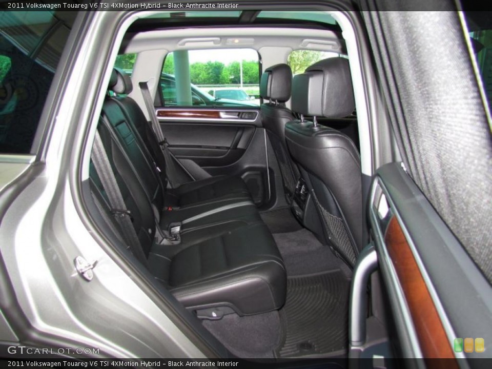 Black Anthracite Interior Photo for the 2011 Volkswagen Touareg V6 TSI 4XMotion Hybrid #49046322