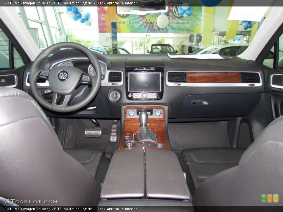 Black Anthracite Interior Dashboard for the 2011 Volkswagen Touareg V6 TSI 4XMotion Hybrid #49046331