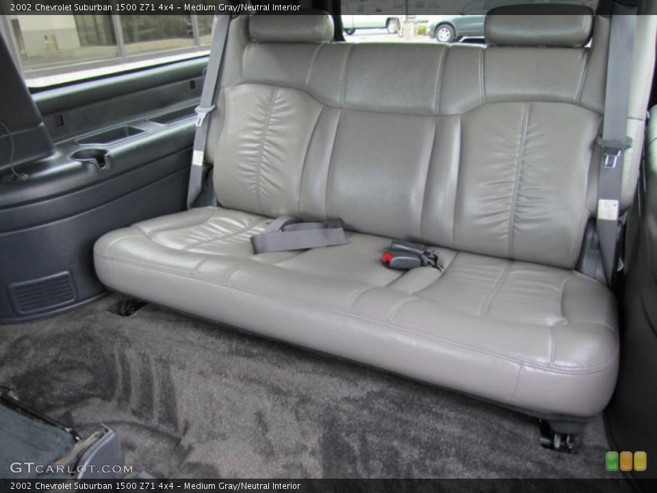 Medium Gray/Neutral Interior Photo for the 2002 Chevrolet Suburban 1500 Z71 4x4 #49059188
