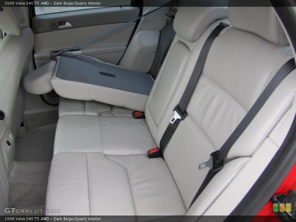 Dark Beige/Quartz Interior Photo for the 2006 Volvo S40 T5 AWD #49062359