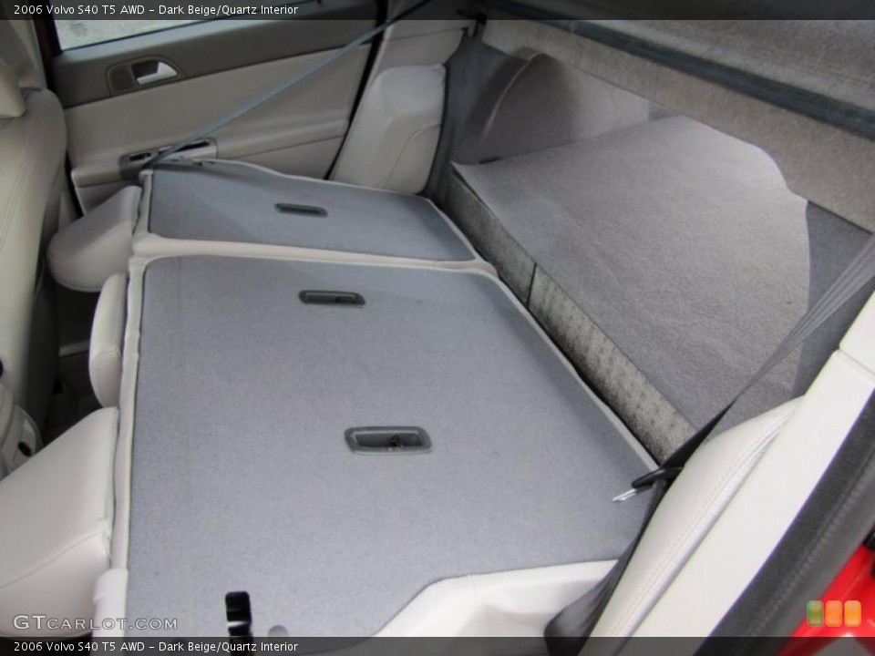 Dark Beige/Quartz Interior Photo for the 2006 Volvo S40 T5 AWD #49062374