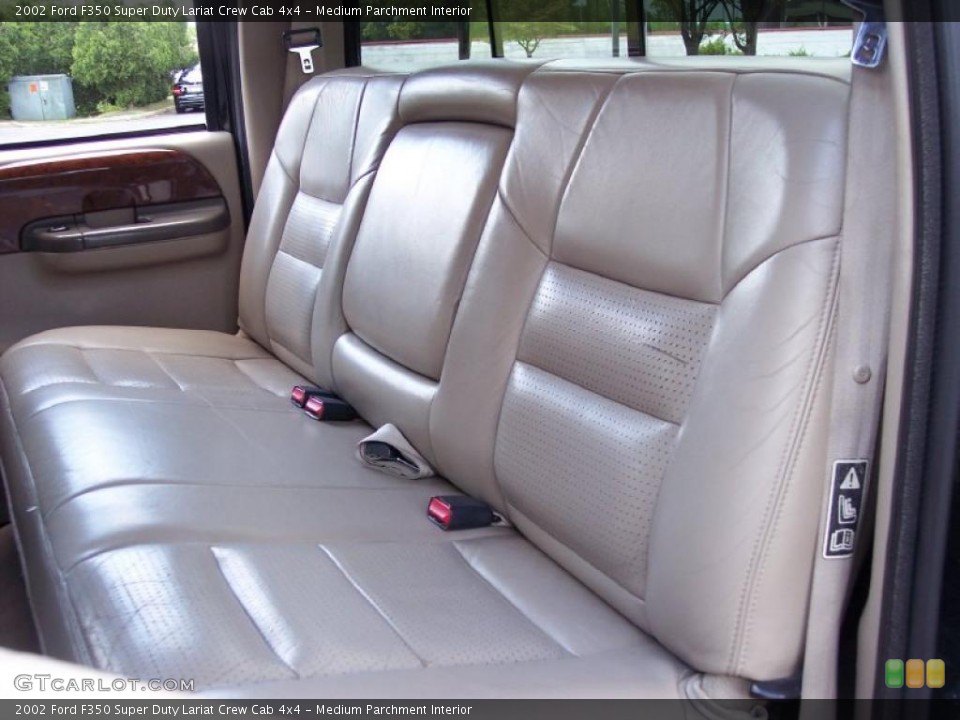 Medium Parchment Interior Photo for the 2002 Ford F350 Super Duty Lariat Crew Cab 4x4 #49063364
