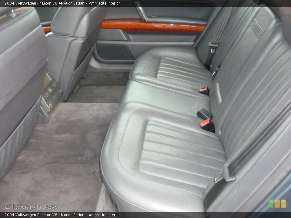Anthracite Interior Photo for the 2004 Volkswagen Phaeton V8 4Motion Sedan #49072355