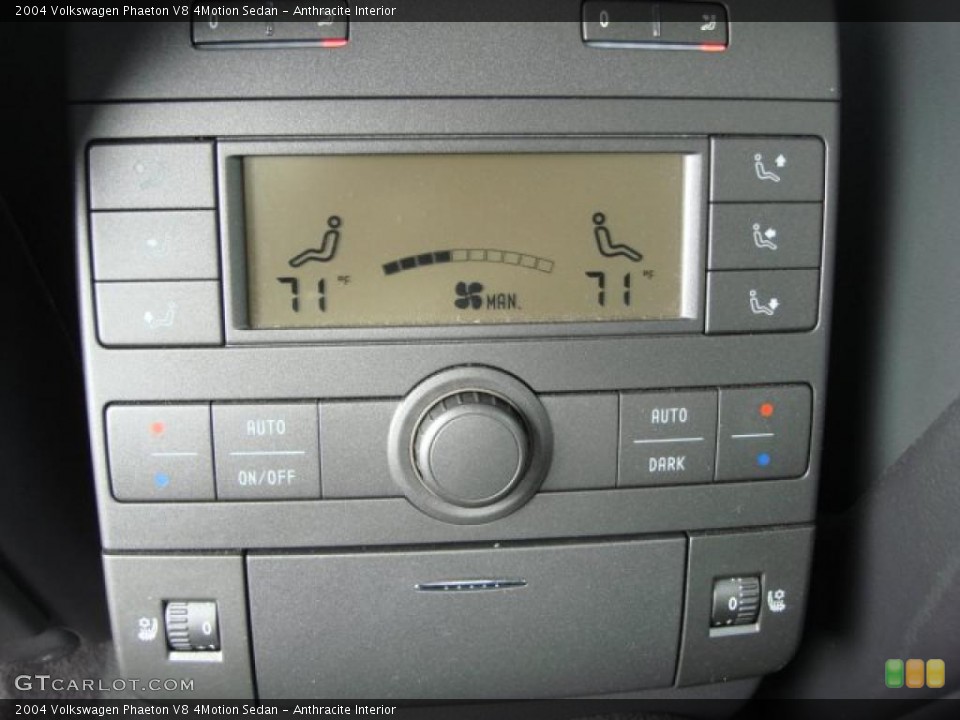 Anthracite Interior Controls for the 2004 Volkswagen Phaeton V8 4Motion Sedan #49072387