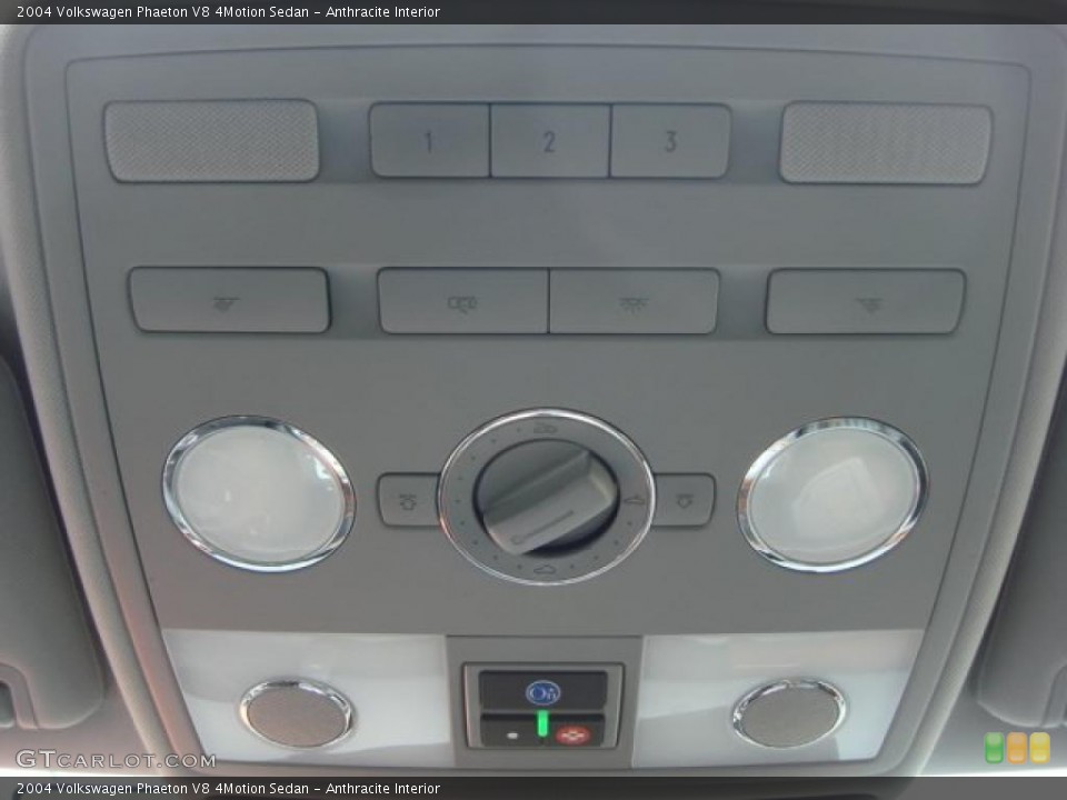 Anthracite Interior Controls for the 2004 Volkswagen Phaeton V8 4Motion Sedan #49072442