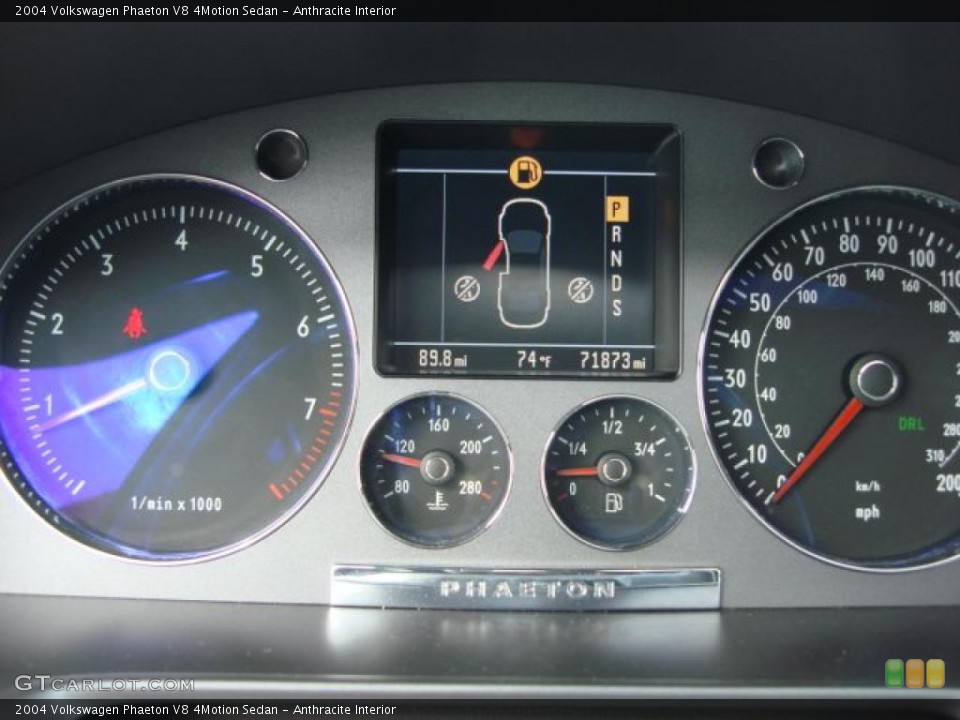 Anthracite Interior Gauges for the 2004 Volkswagen Phaeton V8 4Motion Sedan #49072457