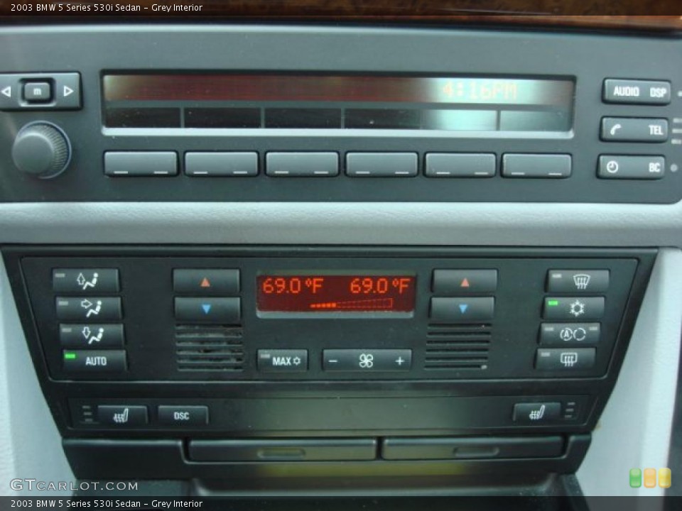Grey Interior Controls for the 2003 BMW 5 Series 530i Sedan #49073456