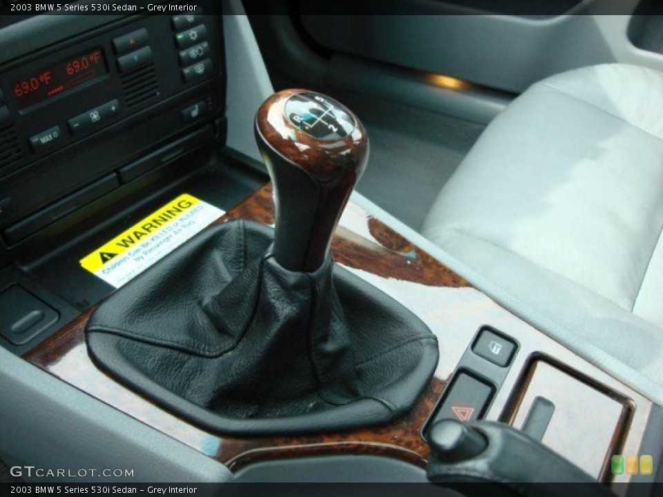 Grey Interior Transmission for the 2003 BMW 5 Series 530i Sedan #49073486