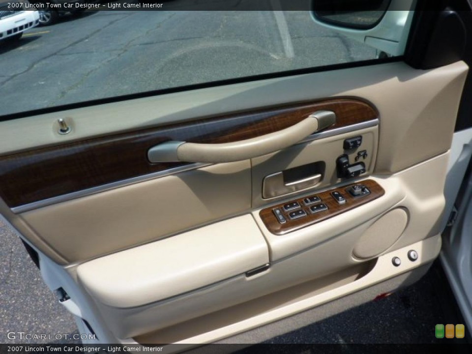 Light Camel Interior Door Panel for the 2007 Lincoln Town Car Designer #49074512