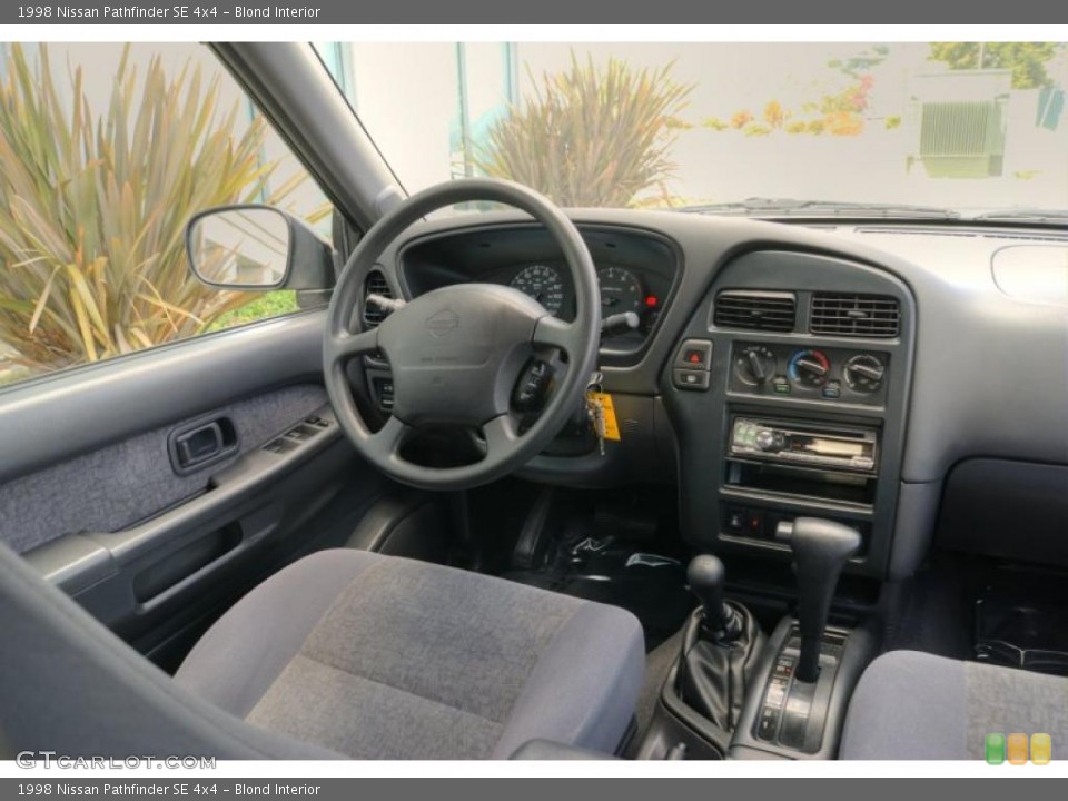 Blond Interior Photo for the 1998 Nissan Pathfinder SE 4x4 #49078157