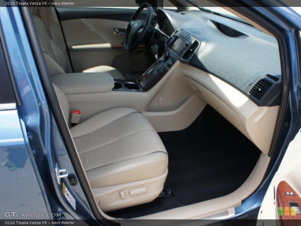 Ivory Interior Photo for the 2010 Toyota Venza V6 #49081925