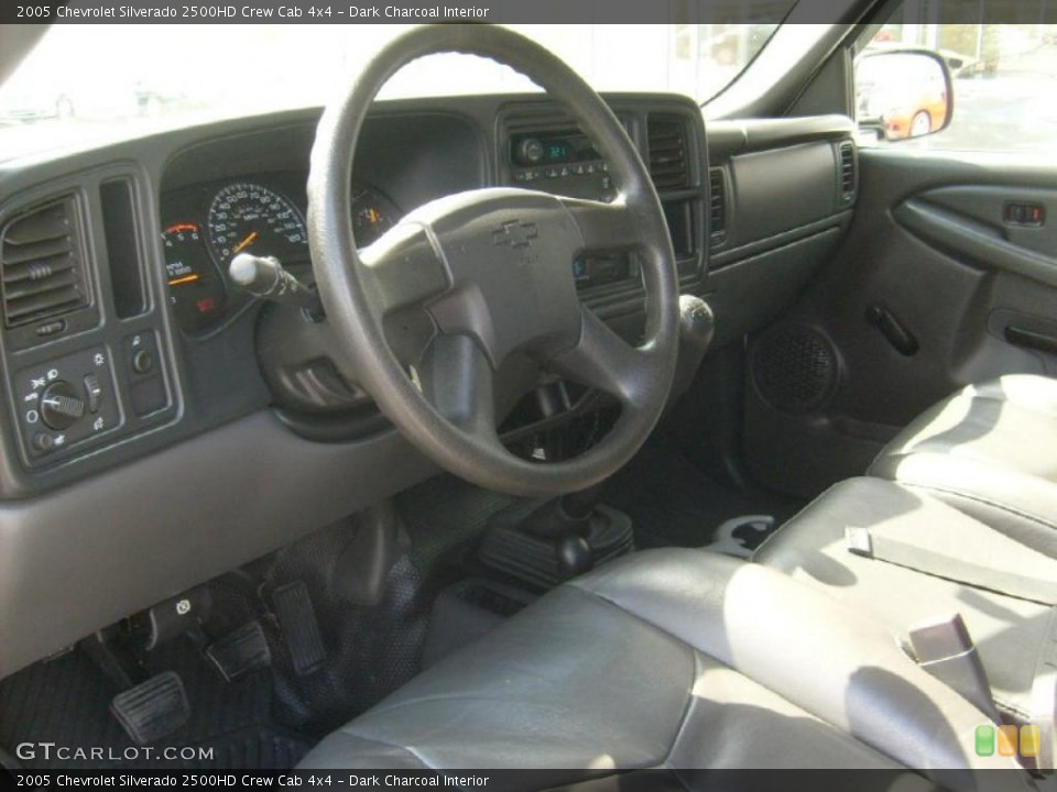 Dark Charcoal Interior Photo for the 2005 Chevrolet Silverado 2500HD Crew Cab 4x4 #49082129