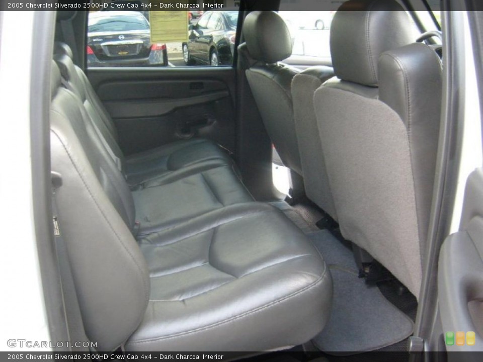 Dark Charcoal Interior Photo for the 2005 Chevrolet Silverado 2500HD Crew Cab 4x4 #49082168