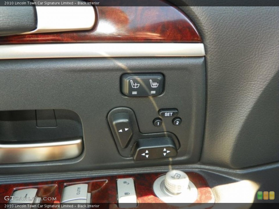 Black Interior Controls for the 2010 Lincoln Town Car Signature Limited #49095467