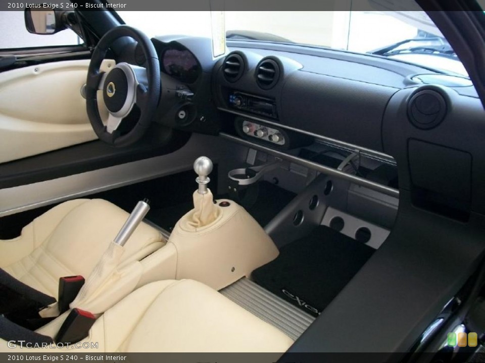 Biscuit Interior Photo for the 2010 Lotus Exige S 240 #49099133
