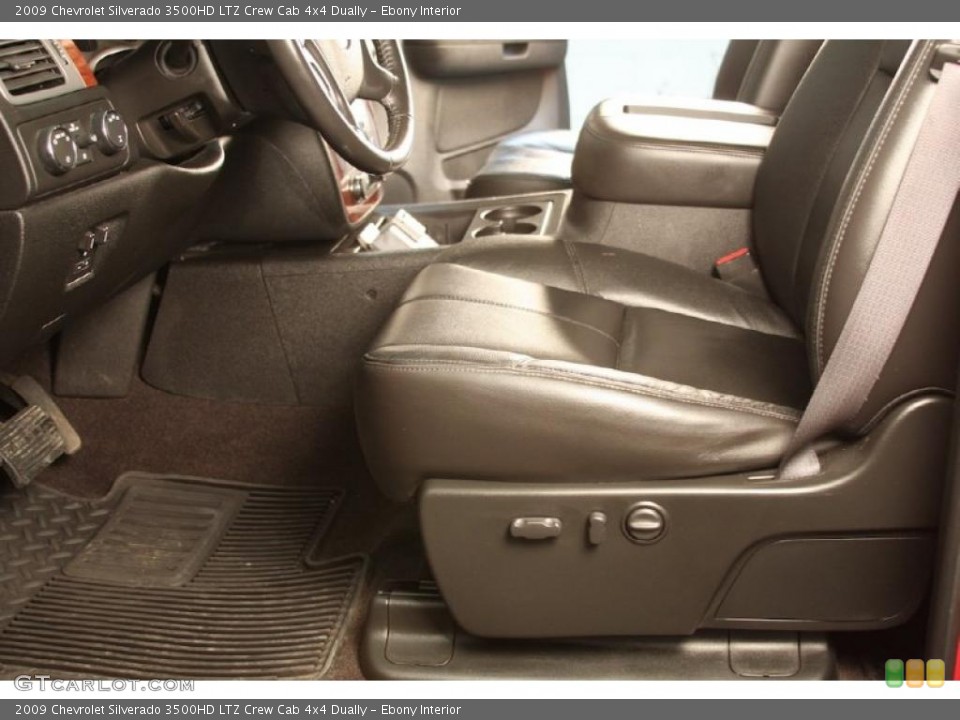 Ebony Interior Photo for the 2009 Chevrolet Silverado 3500HD LTZ Crew Cab 4x4 Dually #49100129