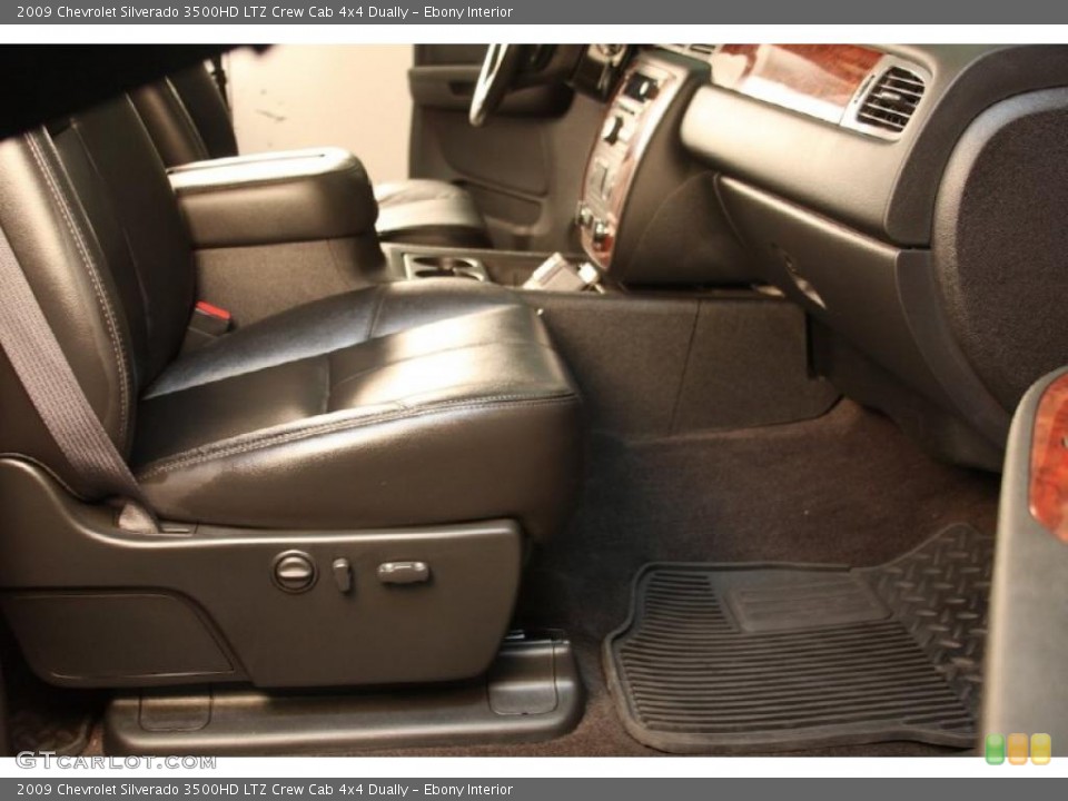 Ebony Interior Photo for the 2009 Chevrolet Silverado 3500HD LTZ Crew Cab 4x4 Dually #49100144