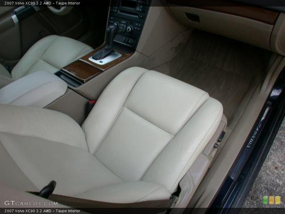 Taupe Interior Photo for the 2007 Volvo XC90 3.2 AWD #49113959