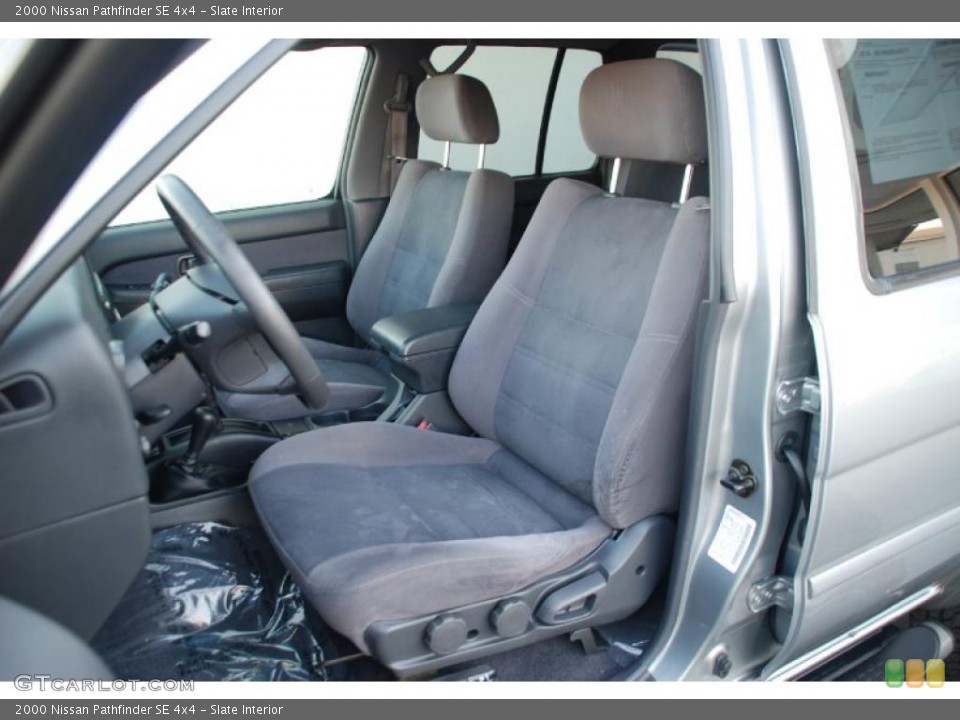 Slate Interior Photo for the 2000 Nissan Pathfinder SE 4x4 #49121633