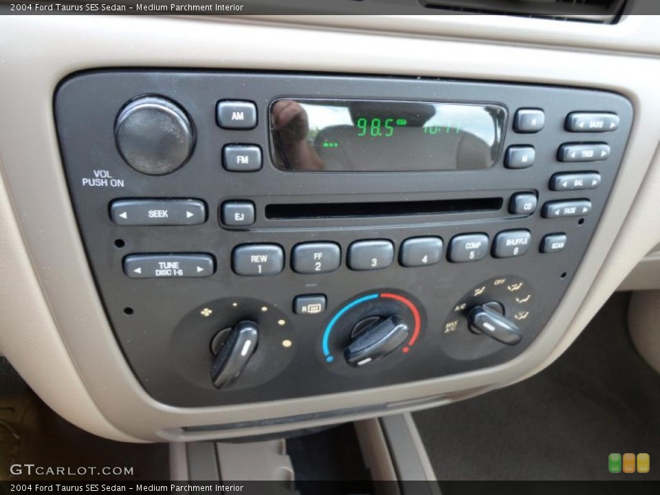Medium Parchment Interior Controls for the 2004 Ford Taurus SES Sedan #49124309