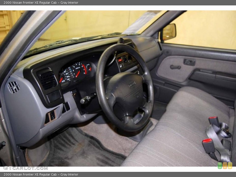 Gray Interior Photo for the 2000 Nissan Frontier XE Regular Cab #49126632