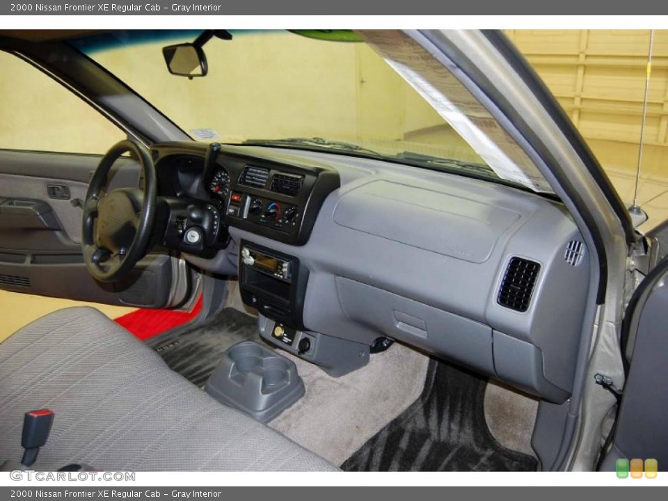 Gray Interior Photo for the 2000 Nissan Frontier XE Regular Cab #49126679