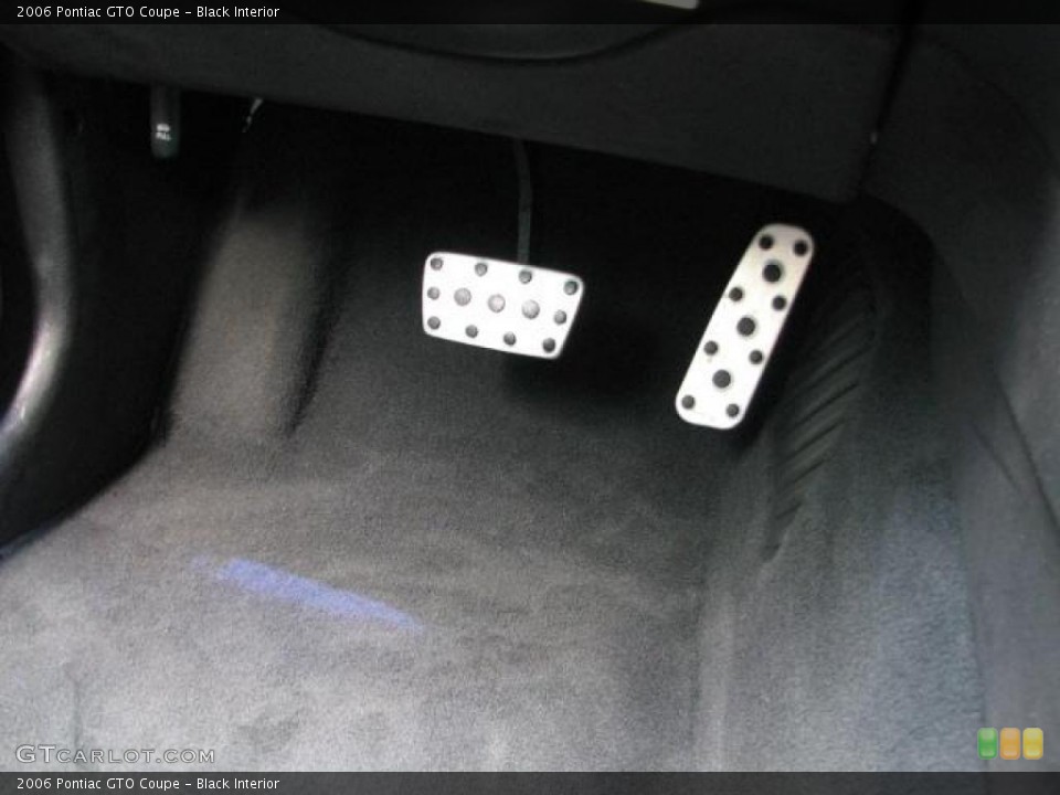 Black Interior Controls for the 2006 Pontiac GTO Coupe #49129931