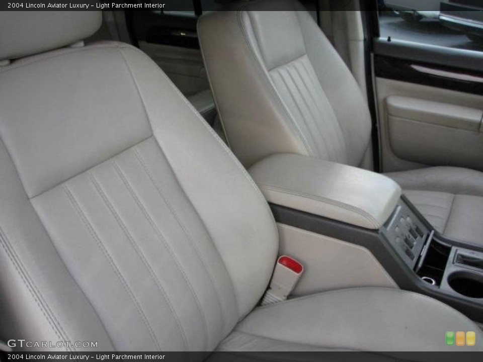 Light Parchment Interior Photo for the 2004 Lincoln Aviator Luxury #49130216