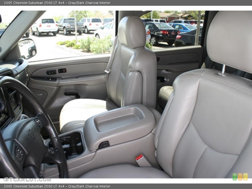 Gray/Dark Charcoal Interior Photo for the 2005 Chevrolet Suburban 2500 LT 4x4 #49158905