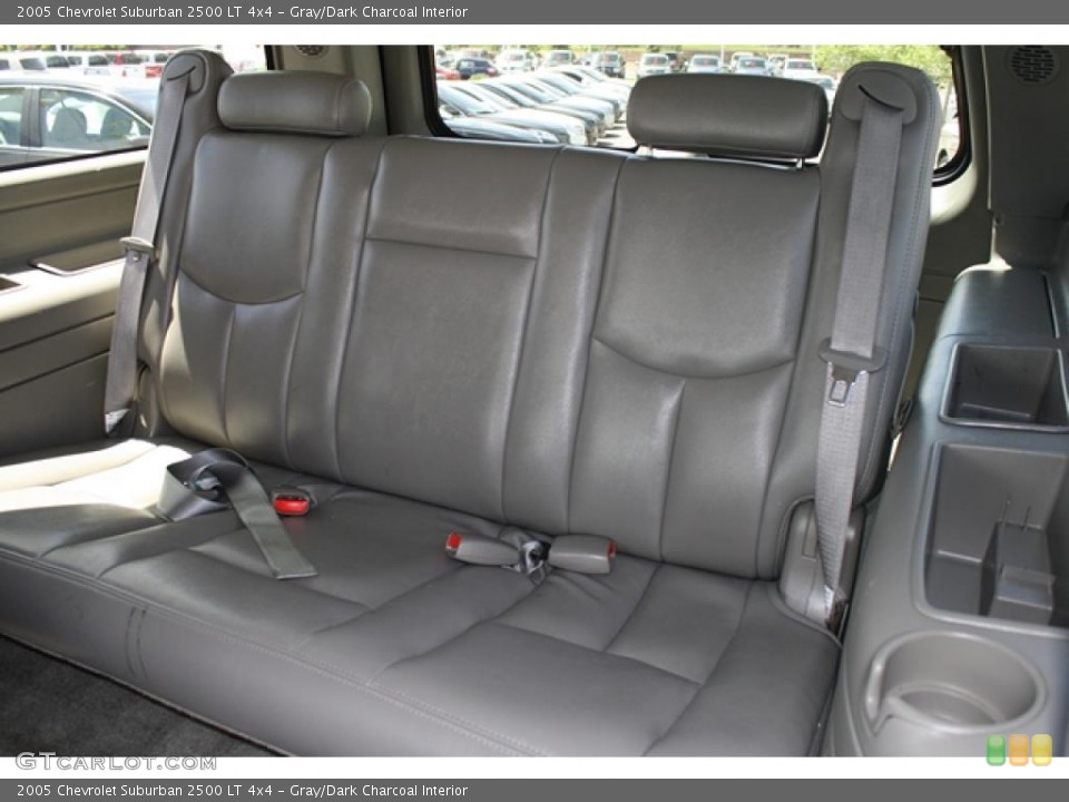 Gray/Dark Charcoal Interior Photo for the 2005 Chevrolet Suburban 2500 LT 4x4 #49158986