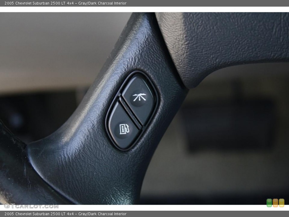Gray/Dark Charcoal Interior Controls for the 2005 Chevrolet Suburban 2500 LT 4x4 #49159070