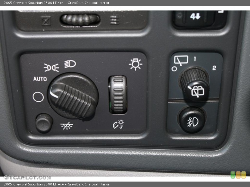 Gray/Dark Charcoal Interior Controls for the 2005 Chevrolet Suburban 2500 LT 4x4 #49159244