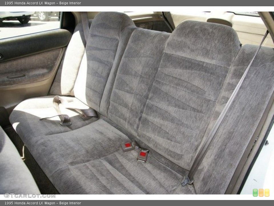 Beige Interior Photo for the 1995 Honda Accord LX Wagon #49160636