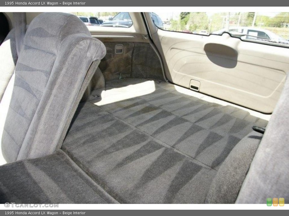 Beige Interior Photo for the 1995 Honda Accord LX Wagon #49160651