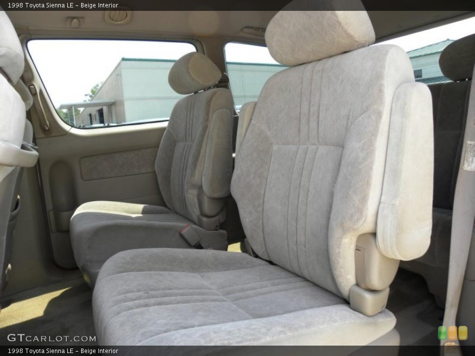 Beige Interior Photo for the 1998 Toyota Sienna LE #49164333