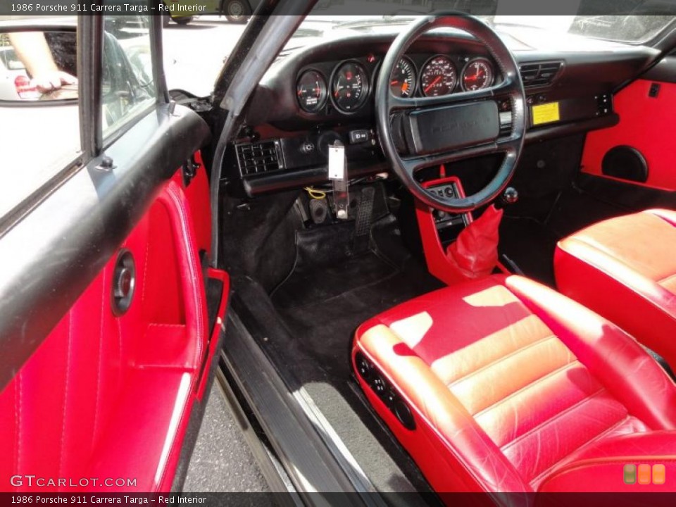 Red Interior Photo for the 1986 Porsche 911 Carrera Targa #49166285