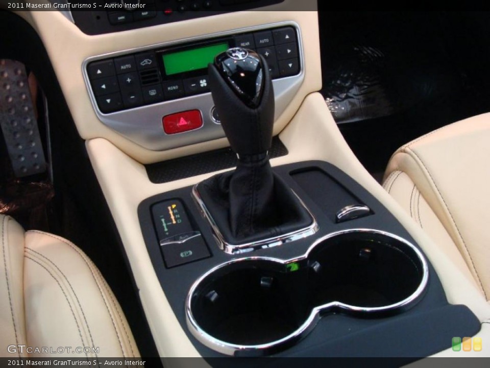 Avorio Interior Transmission for the 2011 Maserati GranTurismo S #49183172