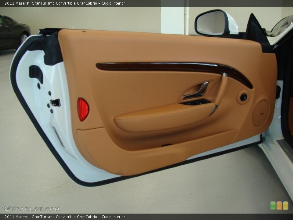 Cuoio Interior Door Panel for the 2011 Maserati GranTurismo Convertible GranCabrio #49183451