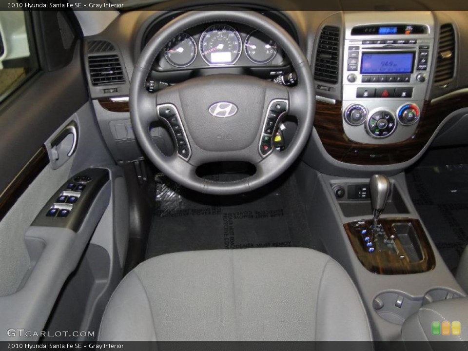 Gray Interior Photo for the 2010 Hyundai Santa Fe SE #49203575