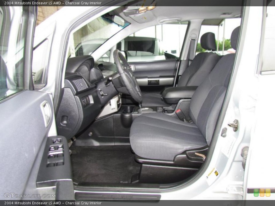 Charcoal Gray Interior Photo for the 2004 Mitsubishi Endeavor LS AWD #49204832