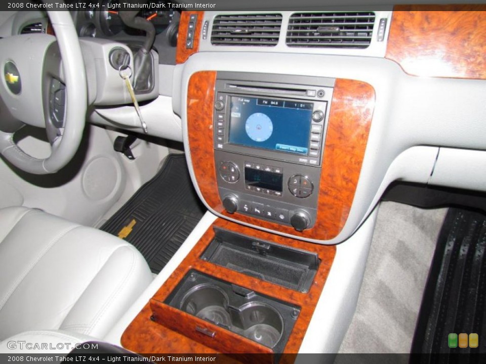 Light Titanium/Dark Titanium Interior Controls for the 2008 Chevrolet Tahoe LTZ 4x4 #49207436