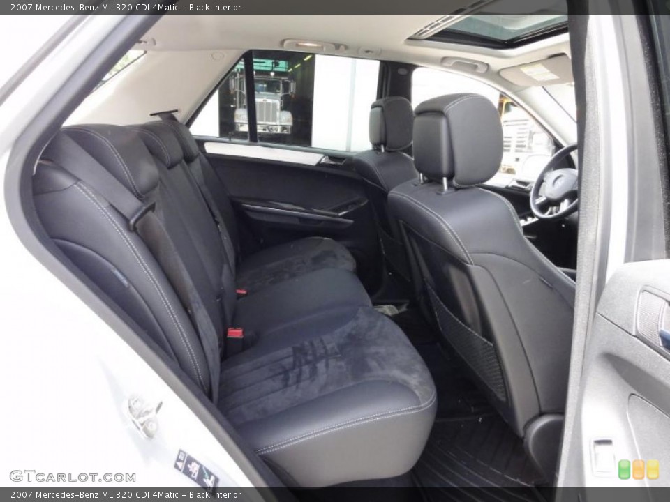 Black Interior Photo for the 2007 Mercedes-Benz ML 320 CDI 4Matic #49214093