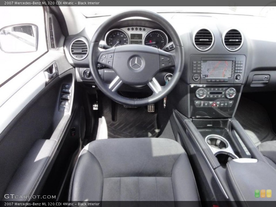 Black Interior Controls for the 2007 Mercedes-Benz ML 320 CDI 4Matic #49214174
