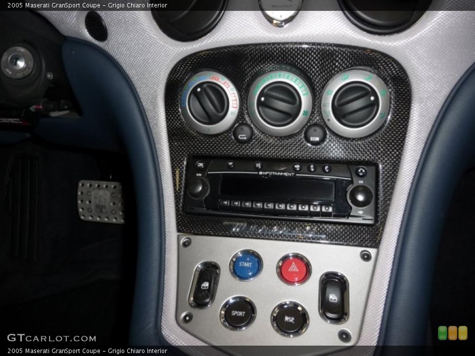 Grigio Chiaro Interior Controls for the 2005 Maserati GranSport Coupe #49219835