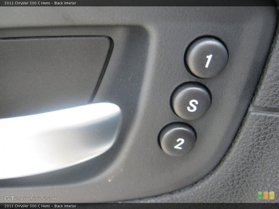 Black Interior Controls for the 2011 Chrysler 300 C Hemi #49231916