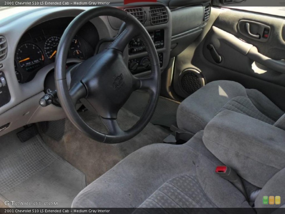 Medium Gray Interior Photo for the 2001 Chevrolet S10 LS Extended Cab #49240409