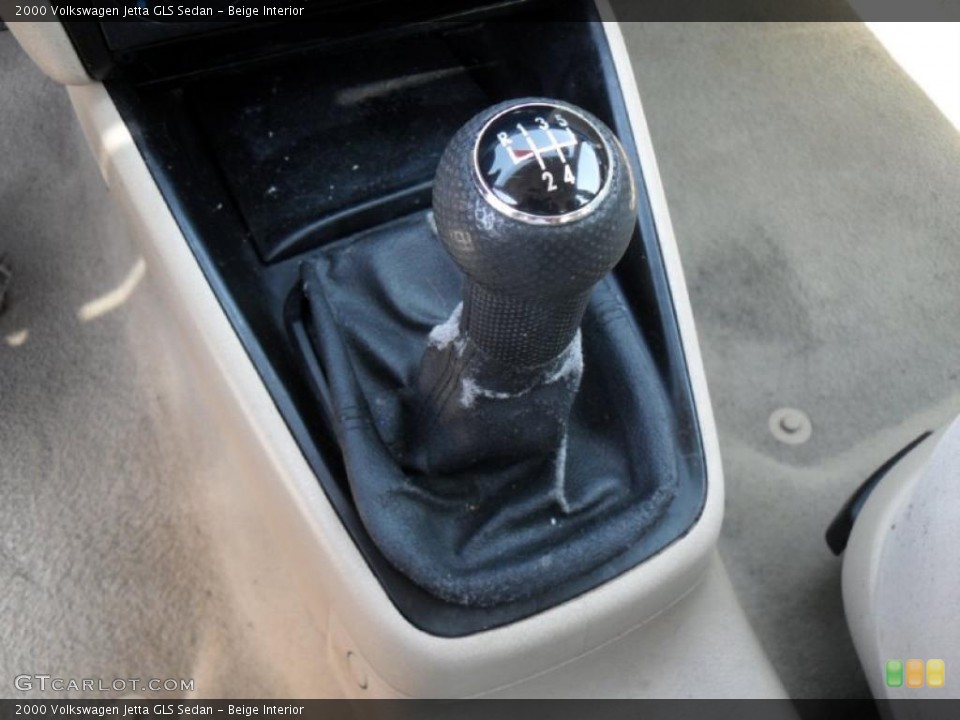 Beige Interior Transmission for the 2000 Volkswagen Jetta GLS Sedan #49240869