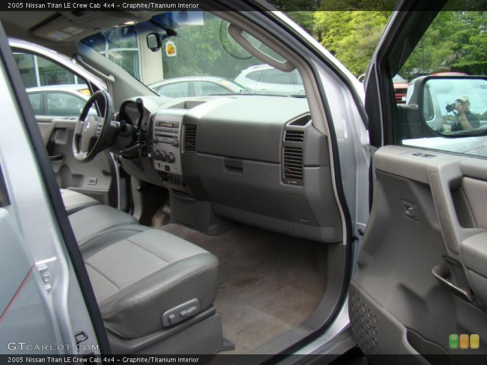 Graphite/Titanium Interior Photo for the 2005 Nissan Titan LE Crew Cab 4x4 #49267961