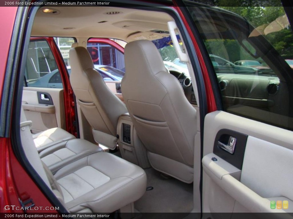Medium Parchment Interior Photo for the 2006 Ford Expedition Limited #49269977