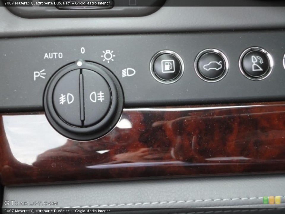 Grigio Medio Interior Controls for the 2007 Maserati Quattroporte DuoSelect #49271045